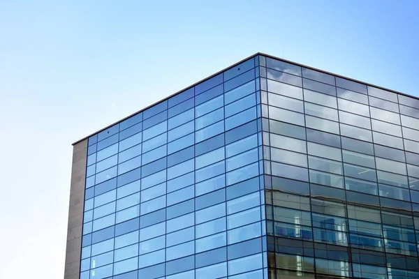 Kentsel arka plan, modern Cam cephe, detay ofis iş Binası