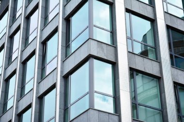 Kentsel arka plan, modern Cam cephe, detay ofis iş Binası