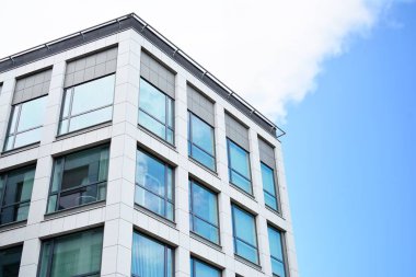 Kentsel arka plan, modern Cam cephe, detay ofis iş Binası