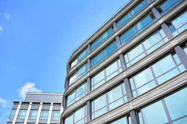 Kentsel arka plan, modern Cam cephe, detay ofis iş Binası
