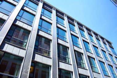 Kentsel arka plan, modern Cam cephe, detay ofis iş Binası