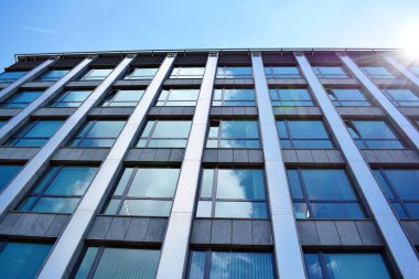 Kentsel arka plan, modern Cam cephe, detay ofis iş Binası