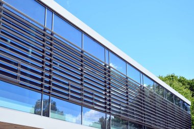 Kentsel arka plan, modern Cam cephe, detay ofis iş Binası