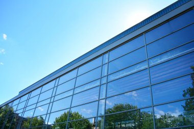 Kentsel arka plan, modern Cam cephe, detay ofis iş Binası
