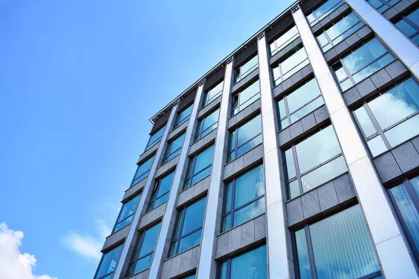 Kentsel arka plan, modern Cam cephe, detay ofis iş Binası