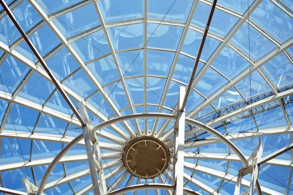Moderne Kunst Aus Glas Und Metall Dachhintergrund — Stockfoto