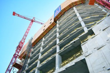 Varşova, Polonya. 3 Temmuz 2018. Mennica eski kule Ofis Binası İnşaatı. 