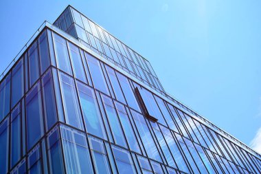 蓝色的清洁玻璃墙的现代摩天大楼modern gökdelenin mavi temiz cam duvar