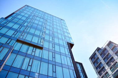 蓝色的清洁玻璃墙的现代摩天大楼modern gökdelenin mavi temiz cam duvar