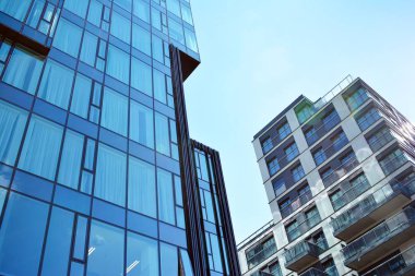 蓝色的清洁玻璃墙的现代摩天大楼modern gökdelenin mavi temiz cam duvar