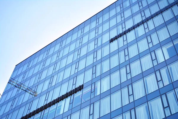 蓝色的清洁玻璃墙的现代摩天大楼modern gökdelenin mavi temiz cam duvar