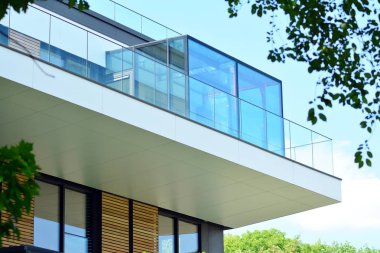 Yeni bir modern apartman detay