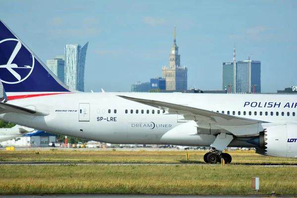 2018年7月6日 Lre 波兰航空公司波音787 梦幻飞机准备起飞 — 图库照片