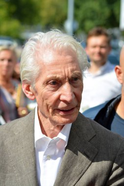 Varşova, Polonya. 9 Temmuz 2018. Charlie Watts, hayranları ile bir toplantı sırasında efsanevi Rolling Stones takımının müzisyen. Sadece gidiş daha önce Varşova konser sonrası