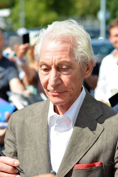 Varşova, Polonya. 9 Temmuz 2018. Charlie Watts, hayranları ile bir toplantı sırasında efsanevi Rolling Stones takımının müzisyen. Sadece gidiş daha önce Varşova konser sonrası