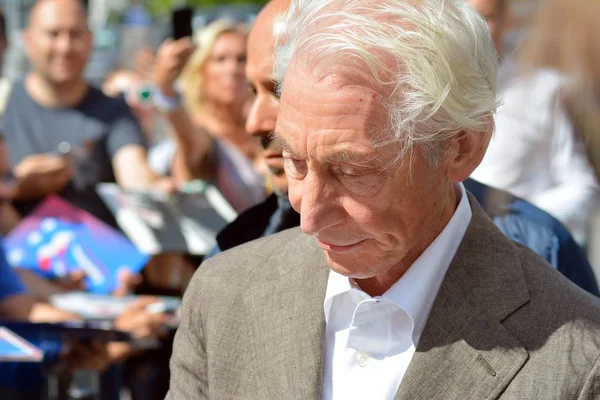 Varşova, Polonya. 9 Temmuz 2018. Charlie Watts, hayranları ile bir toplantı sırasında efsanevi Rolling Stones takımının müzisyen. Sadece gidiş daha önce Varşova konser sonrası