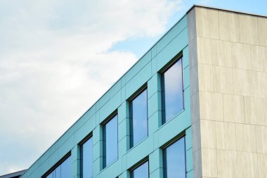 Kentsel arka plan, modern Cam cephe, detay ofis iş Binası