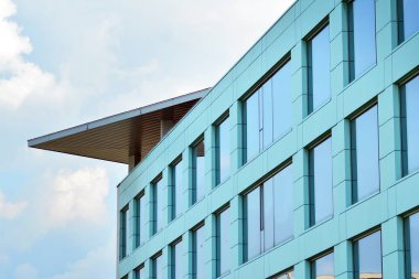 Kentsel arka plan, modern Cam cephe, detay ofis iş Binası