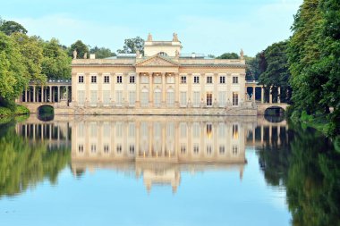 Varşova, Polonya. 20 Temmuz 2018. Kraliyet Sarayı Łazienki Parkı su