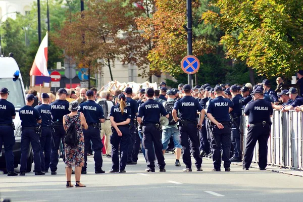 Varsóvia Polónia Julho 2018 Polícia Frente Parlamento Polaco Polícia Fica — Fotografia de Stock