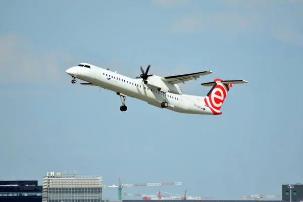 Warschau Polen Juli 2018 Flugzeug Eqd Bombardier Bindestrich Q400 Viel — Stockfoto