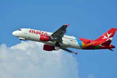 Varşova, Polonya. 21 Temmuz 2018. Uçak 9h-Aek Air Malta Airbus A320-Varşova Chopin Havaalanından kalktıktan 214. 