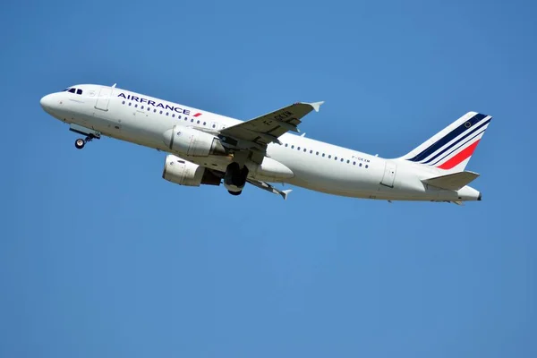 Varsóvia Polónia Julho 2018 Avião Gkxm Air France Airbus A320 — Fotografia de Stock