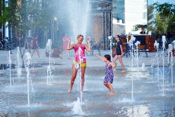 Warschau Polen Juli 2018 Brunnen Auf Dem Europäischen Platz Spaß — Stockfoto