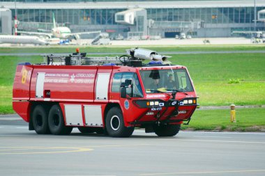 Varşova, Polonya. 26 Temmuz 2018. İtfaiye Chopin Havaalanı'nda