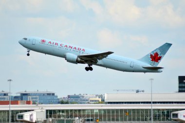 Varşova, Polonya. 26 Temmuz 2018. Varşova Chopin Havaalanından kalktıktan uçak C-Ftca Hava Kanada Boeing 767-375(Er).