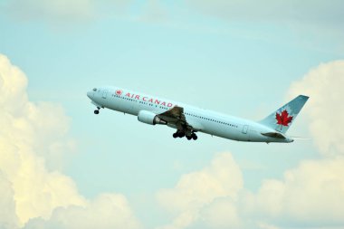 Varşova, Polonya. 26 Temmuz 2018. Varşova Chopin Havaalanından kalktıktan uçak C-Ftca Hava Kanada Boeing 767-375(Er).