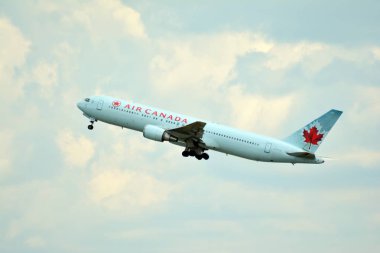 Varşova, Polonya. 26 Temmuz 2018. Varşova Chopin Havaalanından kalktıktan uçak C-Ftca Hava Kanada Boeing 767-375(Er).