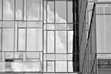 Modern ofis binası duvar yapılmış çelik ve cam. Siyah ve beyaz.