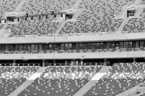 Hintergrund Leere Rote Stadionstühle Einer Reihe Schwarz Weiß — Stockfoto