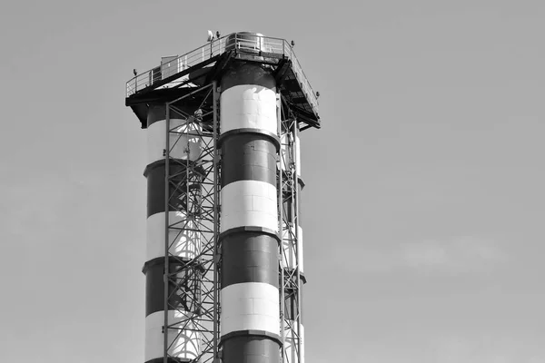 Edifício Industrial Moderno Com Uma Chaminé Alta Preto Branco — Fotografia de Stock