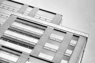 Modern apartman dış görünüşü. siyah ve beyaz.