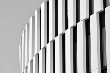 Modern ofis binası duvar yapılmış çelik ve cam. Siyah ve beyaz.