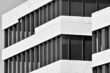 Modern ofis binası duvar yapılmış çelik ve cam. Siyah ve beyaz.