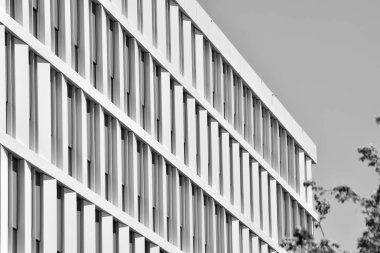 Modern ofis binası duvar yapılmış çelik ve cam. Siyah ve beyaz.