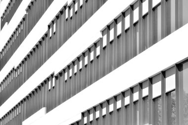 Modern ofis binası duvar yapılmış çelik ve cam. Siyah ve beyaz.