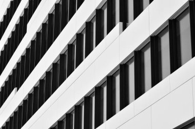 Modern ofis binası duvar yapılmış çelik ve cam. Siyah ve beyaz.