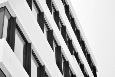 Modern ofis binası duvar yapılmış çelik ve cam. Siyah ve beyaz.