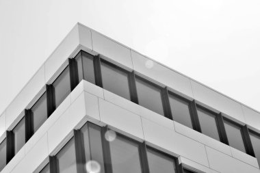 Modern ofis binası duvar yapılmış çelik ve cam. Siyah ve beyaz.