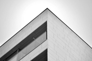 Modern apartman dış görünüşü. siyah ve beyaz.