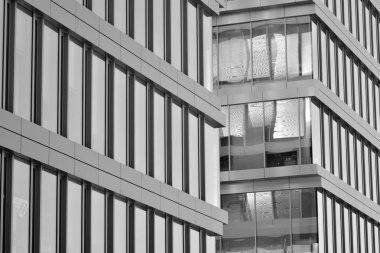 Modern ofis binası duvar yapılmış çelik ve cam. Siyah ve beyaz.