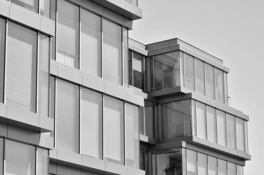 Modern ofis binası duvar yapılmış çelik ve cam. Siyah ve beyaz.