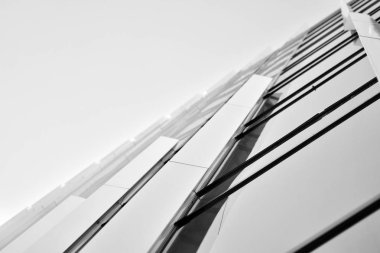 Modern ofis binası duvar yapılmış çelik ve cam. Siyah ve beyaz.