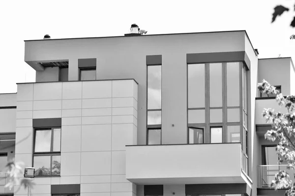 Modern Appartementencomplex Buiten Zwart Wit — Stockfoto