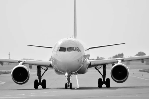 Avião Preto Branco — Fotografia de Stock