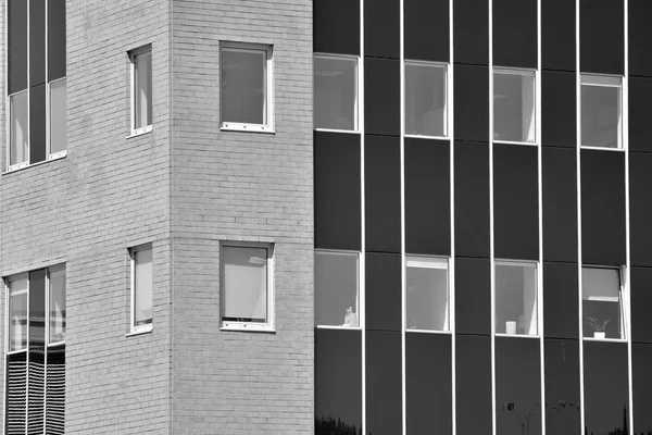 Moderne Bürohauswand Aus Stahl Und Glas Schwarz Weiß — Stockfoto